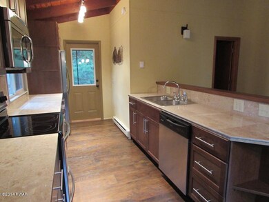 800 Tanager Ct, Lords Valley, PA 18428 - photo 4