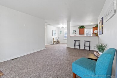 218 S Harris St, Pryor, OK 74361 - photo 4