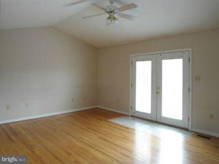 555 Willis Dr, Bunker Hill, WV 25413 - photo 4