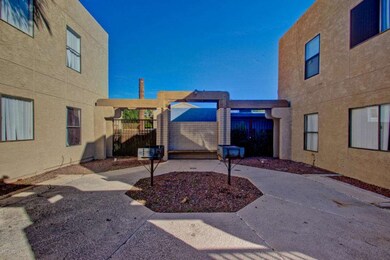 32nd - Exterior (3)