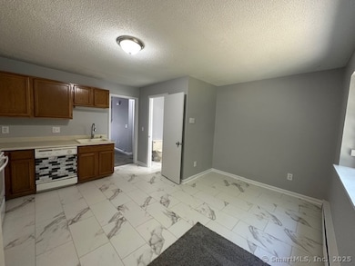 152 Lincoln St unit 19, Waterbury, CT 06710 - photo 4