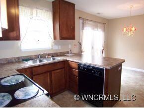 Kitchen & Dining Area