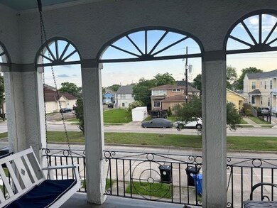 Balcony onto Fontainebleau