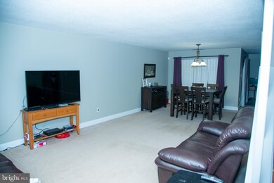 604 Independence Dr, Harleysville, PA 19438 - photo 5