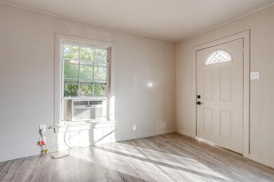 705 N Wood St, Cleburne, TX 76033 - photo 4