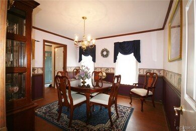 FORMAL DINING WITH CROWN & CHAIR
