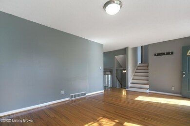 5505 Oakcreek Ln, Louisville, KY 40291 - photo 3