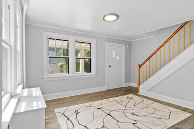 13 Potters Ct, Great Neck, NY 11024 - photo 6