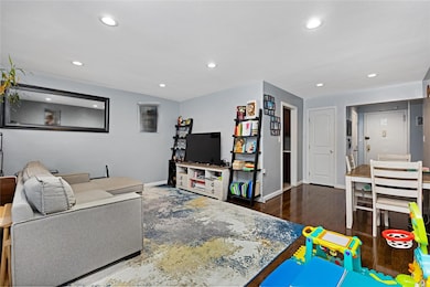 Lindenwood Village Section C unit 2M, Howard Beach, NY 11414 - photo 4