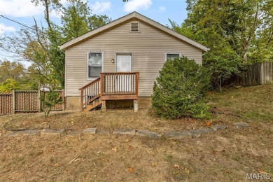 10651 Thorpe Ave, Saint Louis, MO 63114 - photo 7