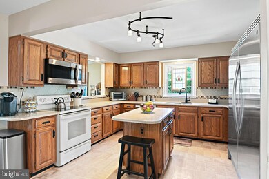 13389 Glen Taylor Ln, Herndon, VA 20171 - photo 7