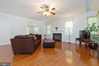 1839 Strickland Ct, Woodbridge, VA 22191 - photo 6