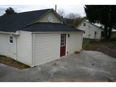 135 Wichita St, Johnson City, TN 37601 - photo 5