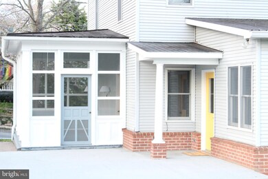 102 W Washington St, Shepherdstown, WV 25414 - photo 6