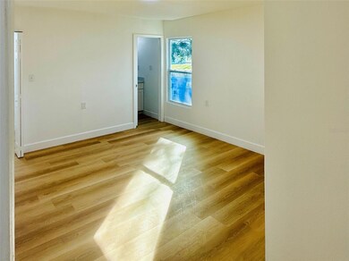 5739 Dartmouth Ave N, Saint Petersburg, FL 33710 - photo 4