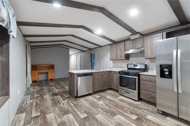 All STAINLESS APPLIANCES stay!