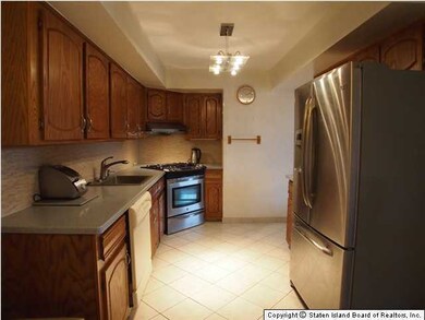 68 Lamped Loop unit A, Staten Island, NY 10314 - photo 6