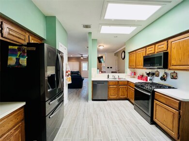 8511 Plum Lake Dr, Houston, TX 77095 - photo 5