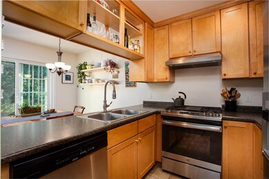 69 Railroad St, Richmond, VT 05477 - photo 6