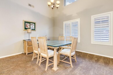11512 Sebring005 Dinning