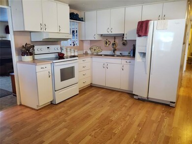 5434 Betmar Dr, Zephyrhills, FL 33542 - photo 3