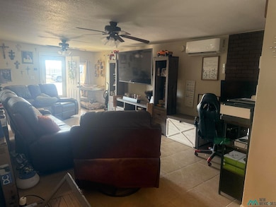 2409 Tulip St, Carlsbad, NM 88220 - photo 3