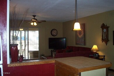 Breakfast bar/Living room