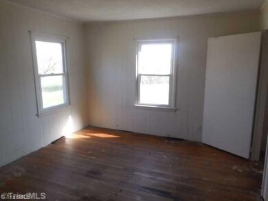 5166 Gracewood Rd, Ramseur, NC 27316 - photo 5