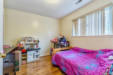 8045 N Silvery Ln, Dearborn Heights, MI 48127 - photo 5