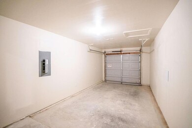 102 Royal St, Cleburne, TX 76031 - photo 7