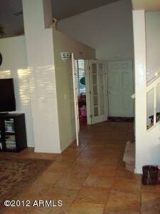 ENTRYWAY, OFFICE OR BEDROOM