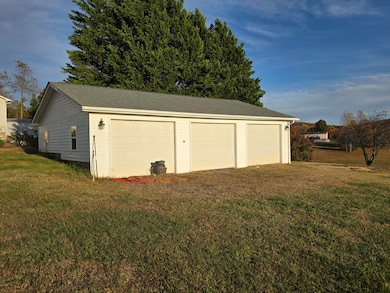 85 Chestnut Meadows Dr, Martinsville, VA 24112 - photo 4