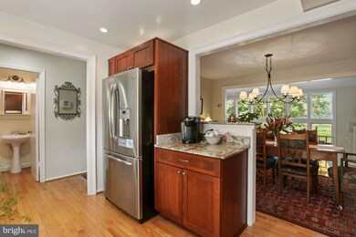 5540 Beaconsfield Ct, Burke, VA 22015 - photo 5