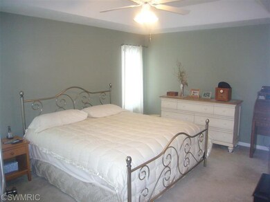 2046 Bryceway Ct NE, Grand Rapids, MI 49505 - photo 3