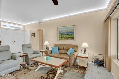 ELEGANT CROWN MOLDING WITH LIGHTING