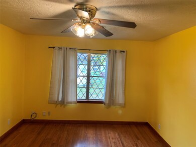 405 Twin Oaks St, Houston, TX 77076 - photo 4