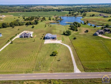 5900 SW Valencia Rd, Topeka, KS 66610 - photo 5