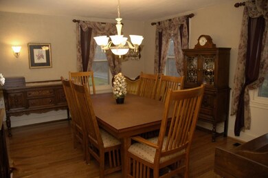 4880 dining1-small