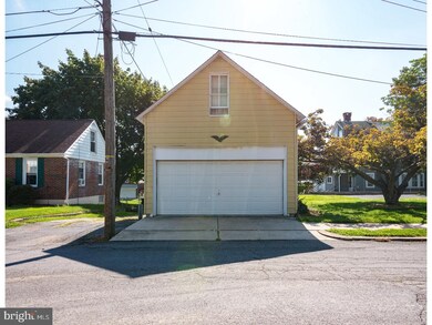 1112 E Bellevue Ave, Reading, PA 19605 - photo 4
