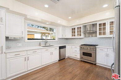 21208 Martinez St, Woodland Hills, CA 91364 - photo 2