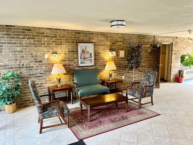 2240 Midland Grove Rd unit 201, Roseville, MN 55113 - photo 4