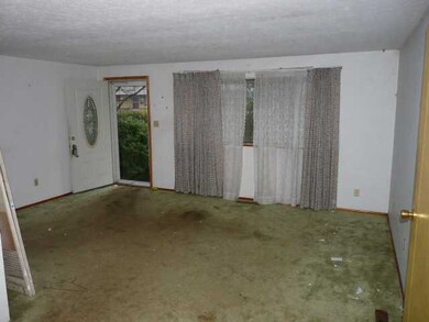 904 Miriam Dr W, Columbus, OH 43204 - photo 5