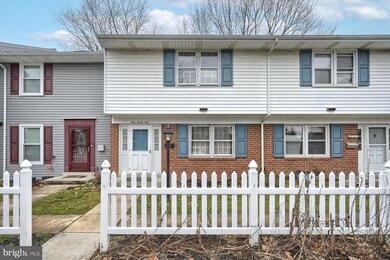 929 E Maple St, Palmyra, PA 17078 - photo 2