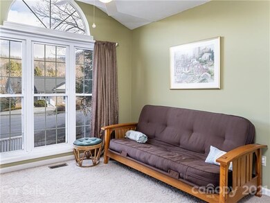 18 Clubhouse Ct, Asheville, NC 28803 - photo 3