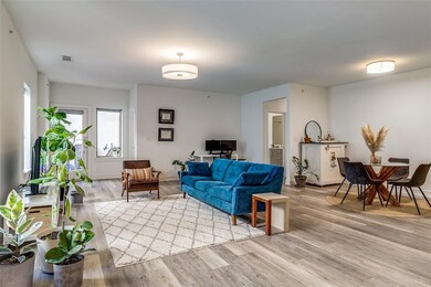 5714 Mccommas Blvd unit 204, Dallas, TX 75206 - photo 3