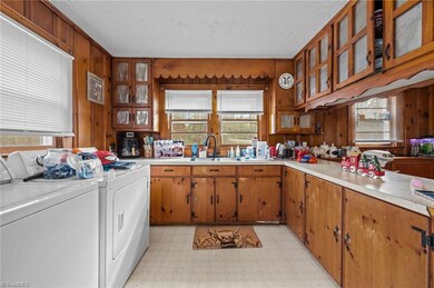 410 Rosewood Dr, Lexington, NC 27292 - photo 4