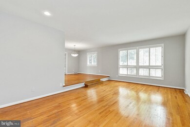 2345 Paddock Ln, Reston, VA 20191 - photo 3