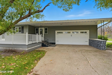 518 Fair Ave, Devils Lake, ND 58301 - photo 3