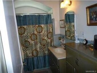 Main bath features built- ins and arch over tub/sh