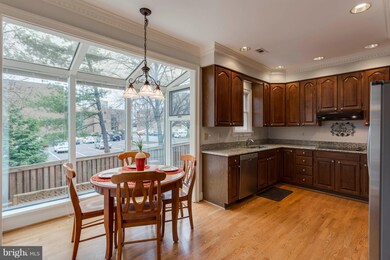 10444 Breckinridge Ln, Fairfax, VA 22030 - photo 2